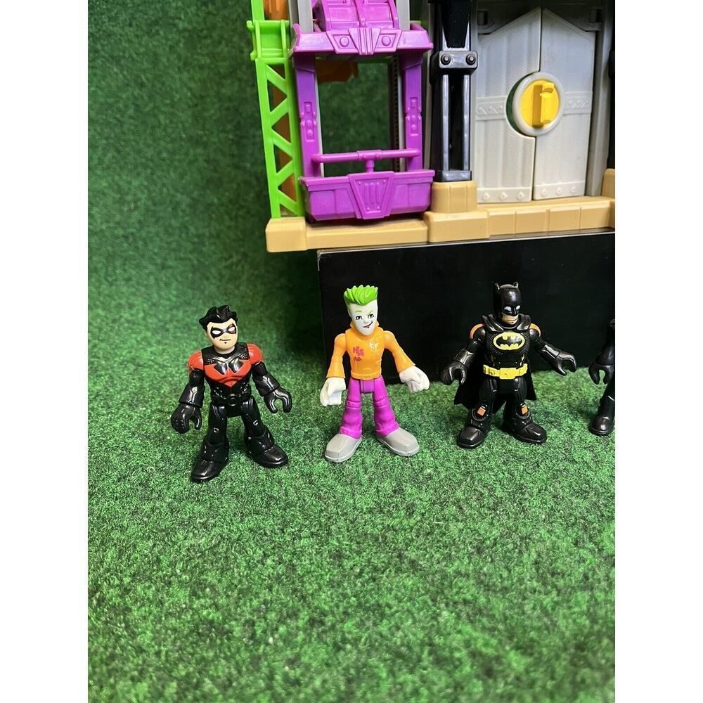 Fisher Price Imaginext DC Super Friends Wayne Manor Tower Batman Playset - Picture 2 of 10